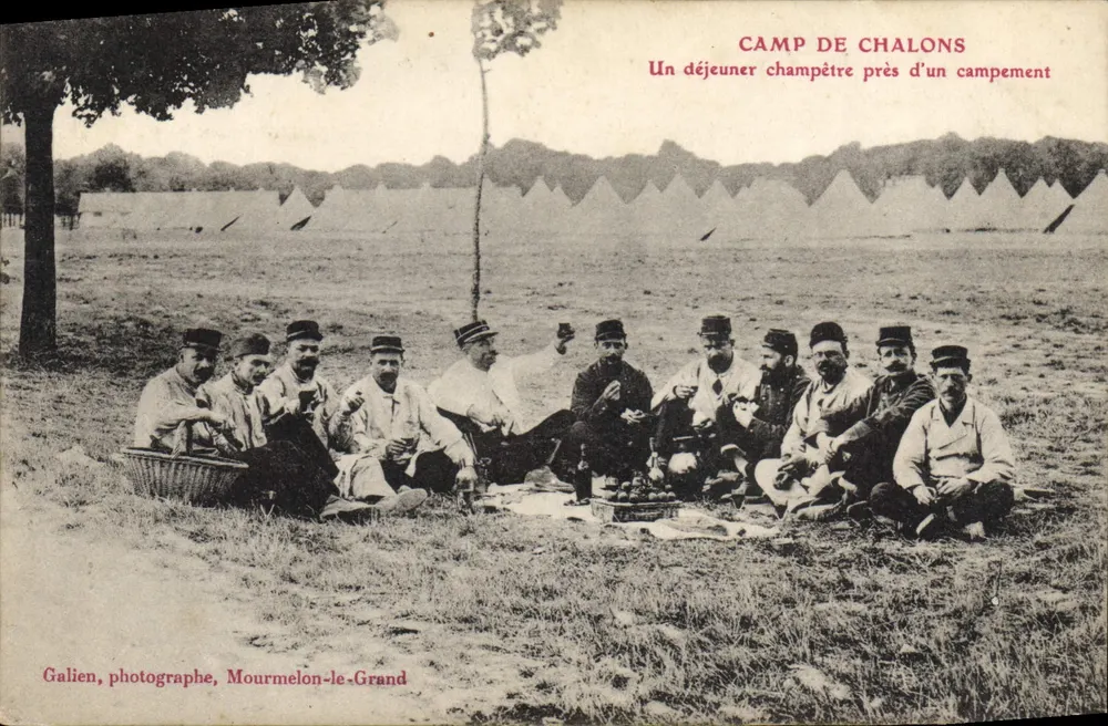 Camp de Chalons — Ein Picknick in der Nähe eines Lagerplatzes — Galien, Fotograf, Mourmelon-le-Grand - Vorderseite