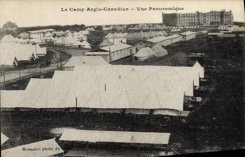 Der Anglo-kanadische Lagerplatz — Panoramablick — Moussier, Foto des Lagers - Vorderseite