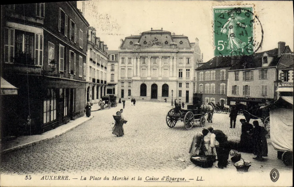 Auxerre — Der Marktplatz und die Sparkasse — Verlag LL. - Vorderseite