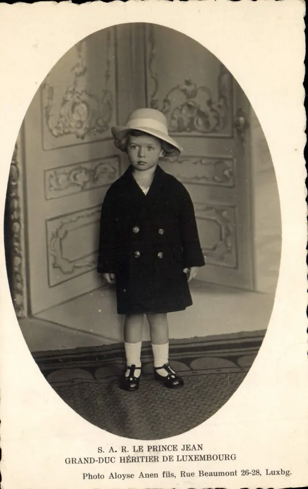 Prinz Jean, Großherzoglicher Erbe Luxemburgs — Foto Aloyse Anen fils, Rue Beaumont 26-28, Luxbg. - Vorderseite