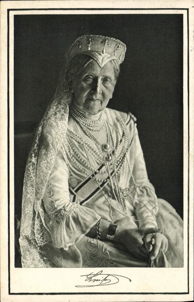 Retrato de uma mulher idosa em traje tradicional — editor Schmitz - Frente
