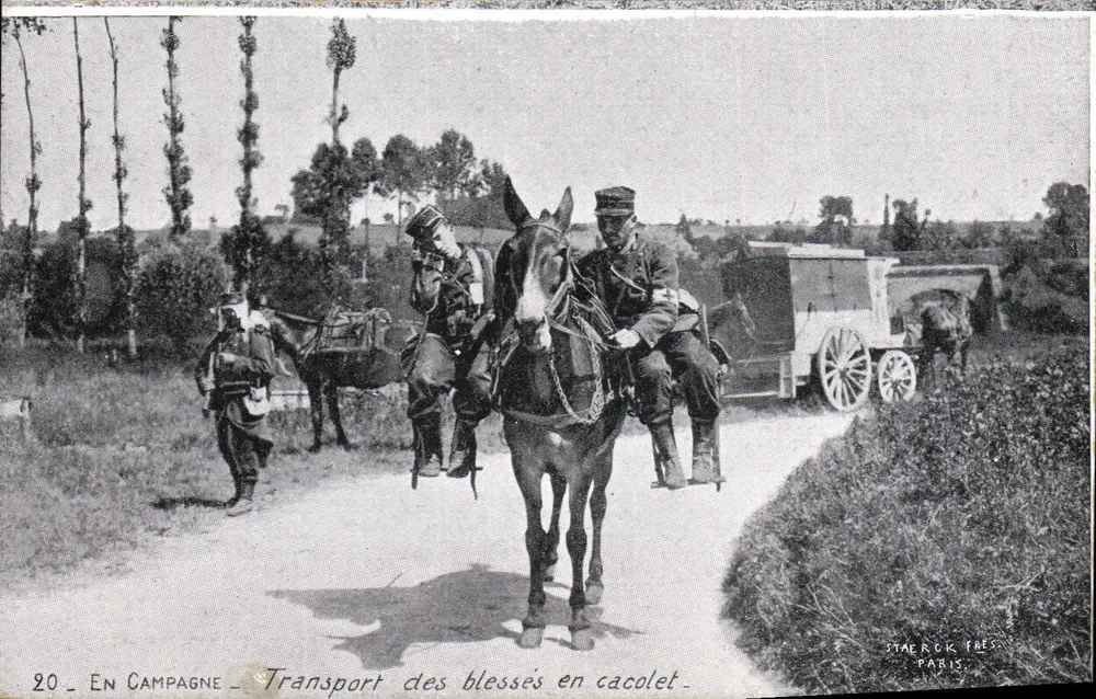 Transport der Verwundeten auf einer Trage — Auf dem Land — Staerck Frères, Paris - Vorderseite