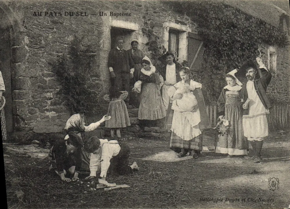 Im Land des Salzes — Ein Taufritual — Héliotypie Dugos et Cie, Nantes - Vorderseite