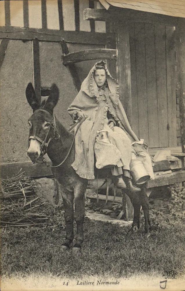 Laitière Normanda — jovem menina a cavalo sobre um jumento — J. Hot. n°14 - Frente
