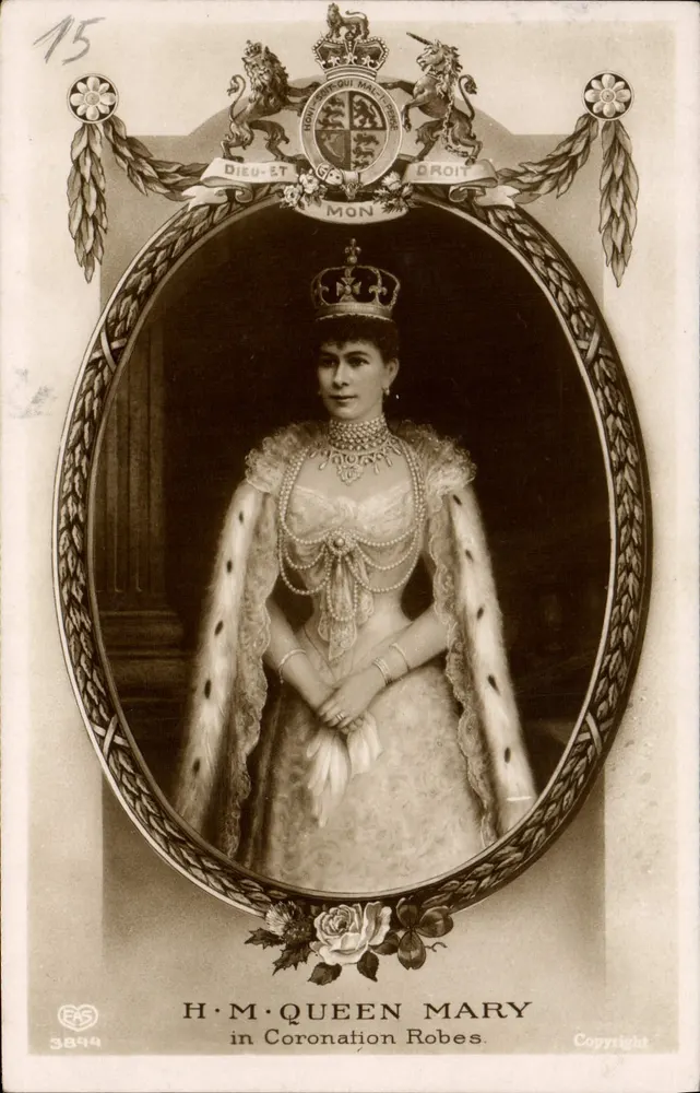 H.M. Queen Mary — em trajes de coroação — EAS, n° 3844 - Frente