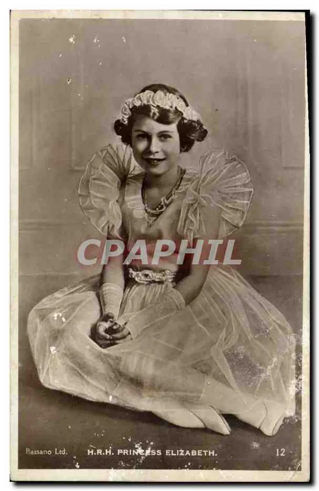 H.R.H. Princess Elizabeth — en robe de bal à volants — Bassano Ltd. n°12 - Frente