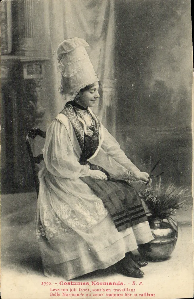 Roupas Normandas — Bela Normanda com o coração sempre orgulhoso e valente — E. P. n° 2790 - Frente
