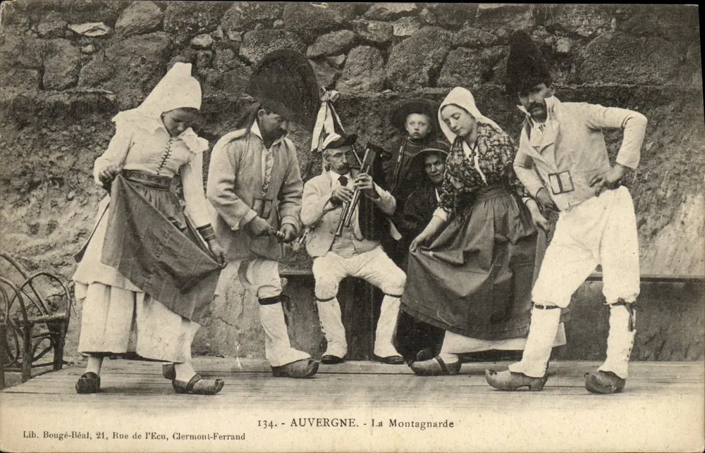 Auvergne - A Montagnarde — cena de dança tradicional — Lib. Bougé-Béal, 21 Rue de l'Écu, Clermont-Ferrand - Frente