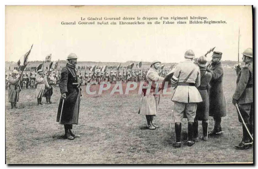 General Gouraud dekoriert die Fahne eines heldenhaften Regiments — mehrsprachige Ausgabe - Vorderseite