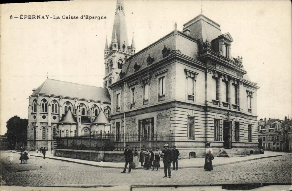 ÉPERNAY - A Caixa de Poupança — Igreja de São Etienne em segundo plano - Frente