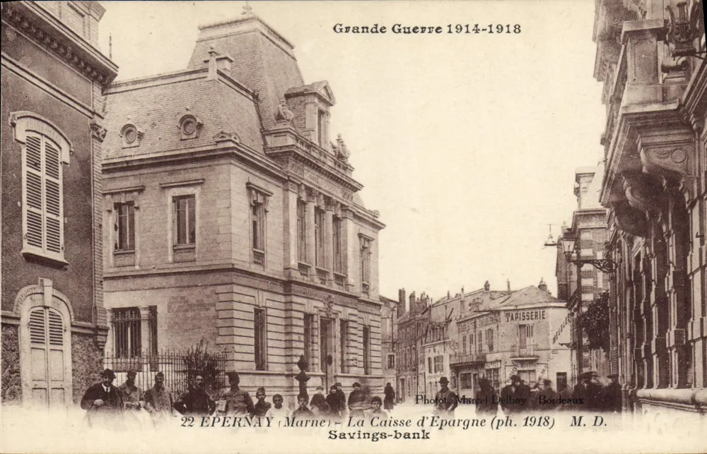 Epernay (Marne) — A Caixa de Economia — Fotografia Marcel Delbouy, Bordeaux, 1918 - Frente