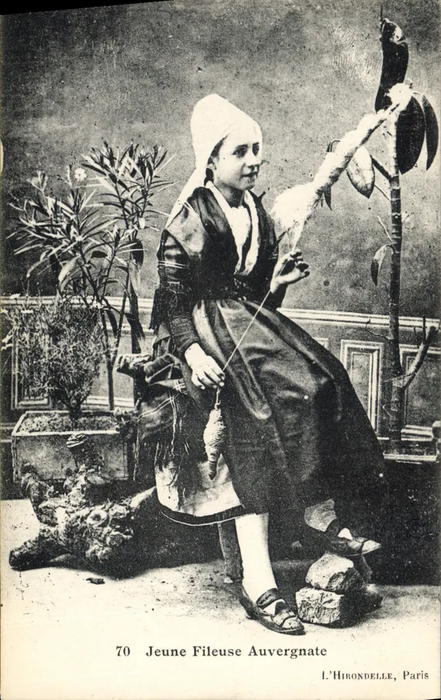 Giovane filatrice Auvergnate — n°70 — L'Hirondelle, Parigi - Recto