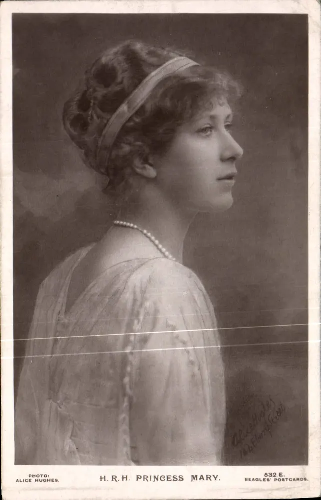 S.A.R. a Princesa Mary — retrato de busto — Beagles' Postcards n°532 E. - Frente