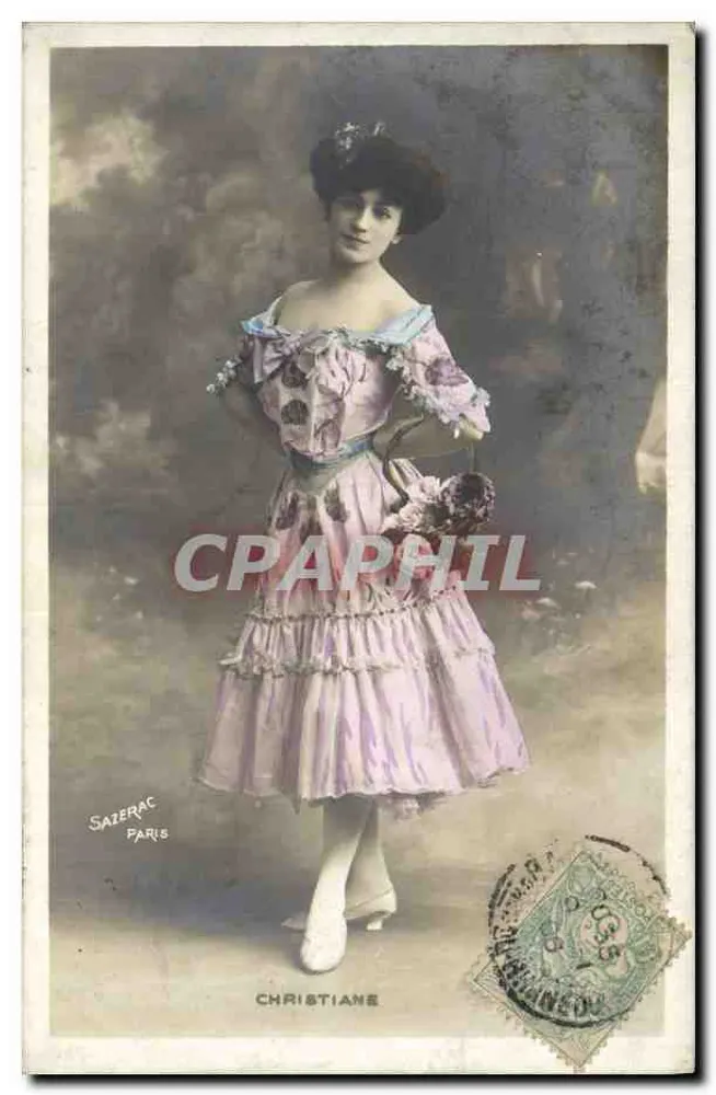 Christianne — Retrato de jovem mulher em vestido rosa — Saizerac Paris - Frente