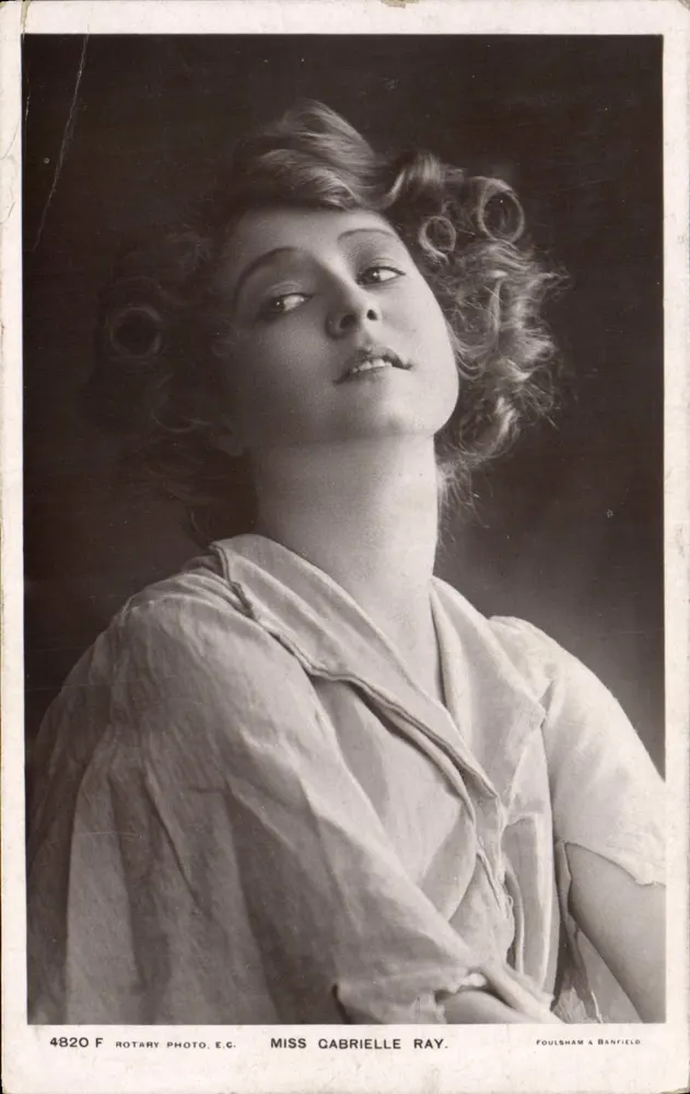 Miss Gabrielle Ray — retrato — Foulsham & Banfield, série 4820 F - Frente