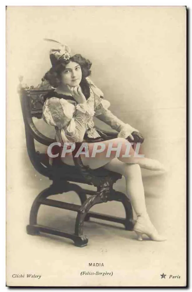 Madia (Folies-Bergère) — Portrait einer Sängerin — Cliché Walery, Paris - Vorderseite