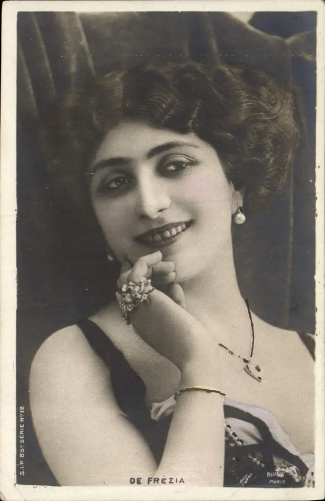 De Frézia — Retrato da cantora — S.I.P. Paris, série N°18 - Frente