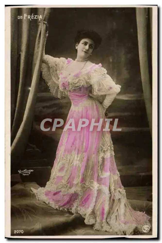 Mulher em vestido rosa e renda — De Frézia — Rueckliger, Paris, n° 2070 - Frente