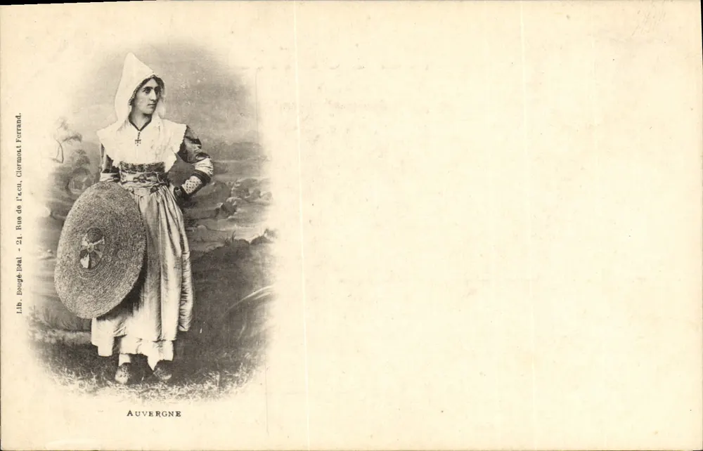 Mulher auvergnata em traje tradicional — Auvergne — Lib. Bougé-Real, 21 Rue de l'Écu, Clermont-Ferrand - Frente