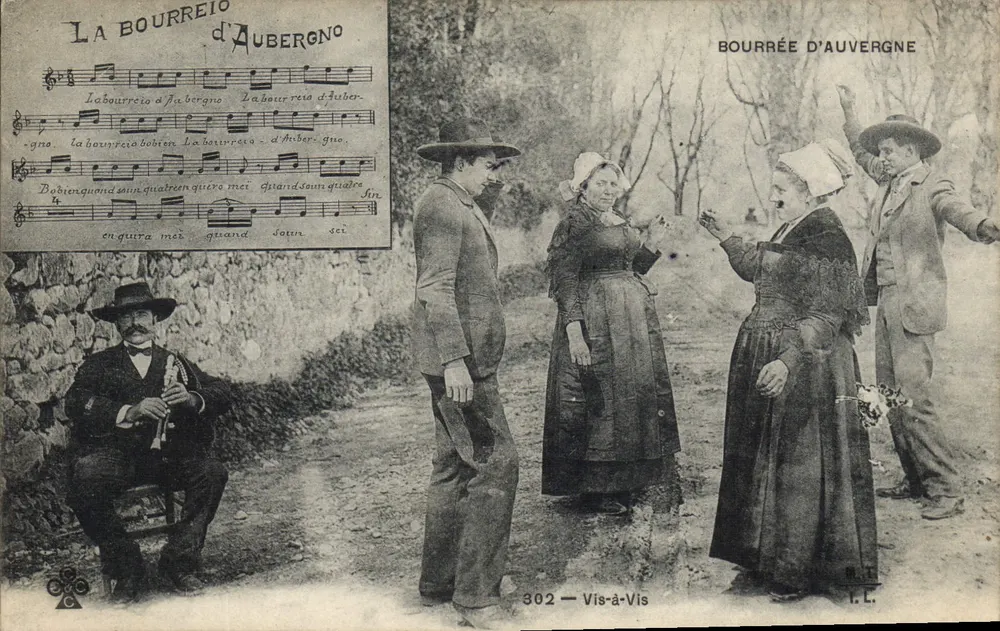 Bourrée da Auvergne — cena de aldeia com músico e dançarinos — Vis-à-Vis, n°302 - Frente