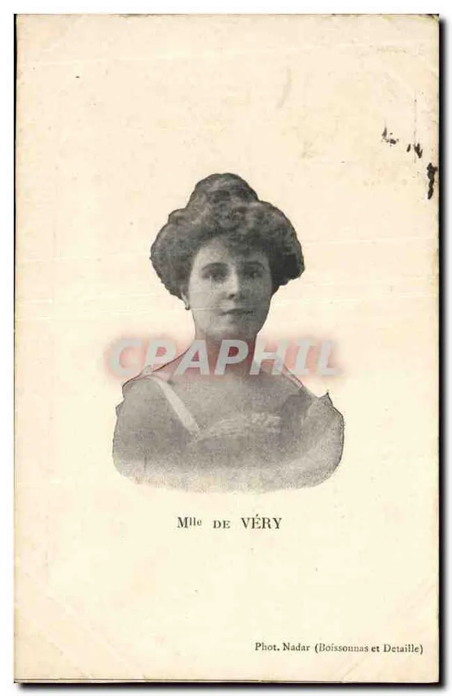 Mlle DE VÉRY — Retrato — Fot. Nadar (Boissonnas et Detaillé) - Frente