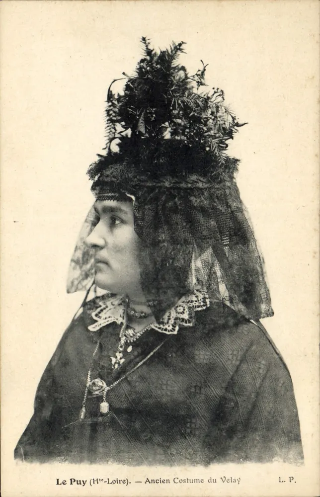 Le Puy (Hte-Loire) — Altes Kleid der Velay — L. P. - Vorderseite