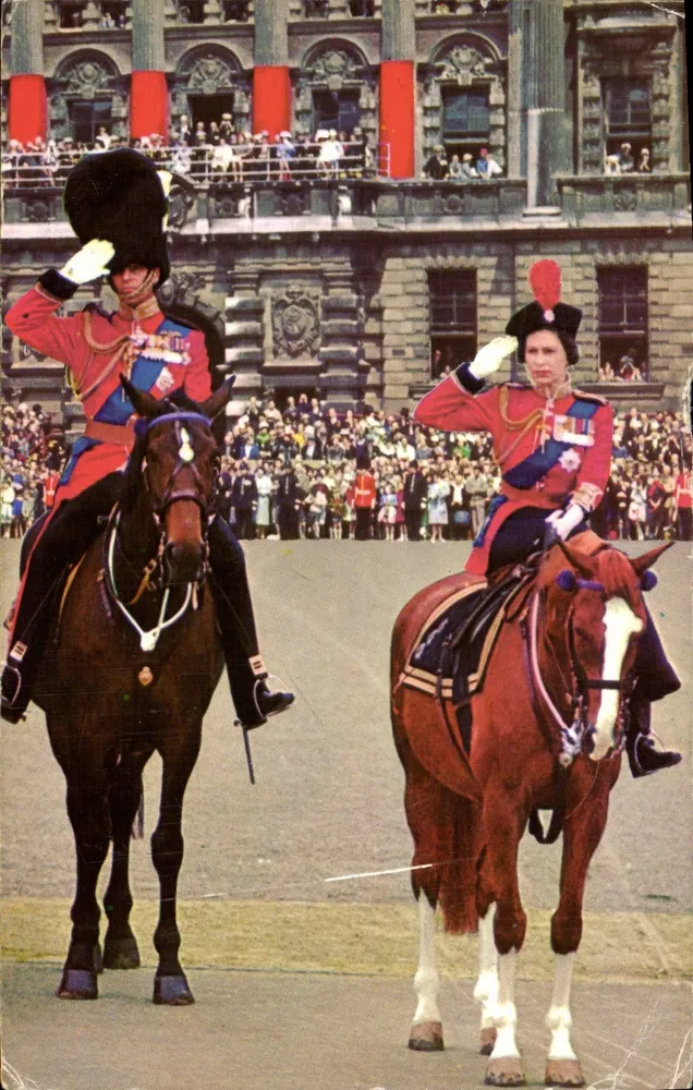 H.M. Queen Elizabeth II & der Duke of Edinburgh — Natural Colour Series — The Photographic Greeting Card Co. Ltd., London - Vorderseite