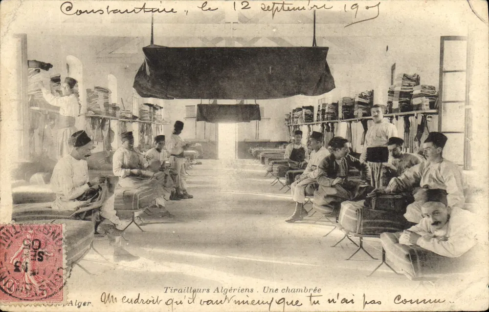 Tirailleurs Algériens — Une chambrée à Constantine — Éditeur : Alger - Vorderseite
