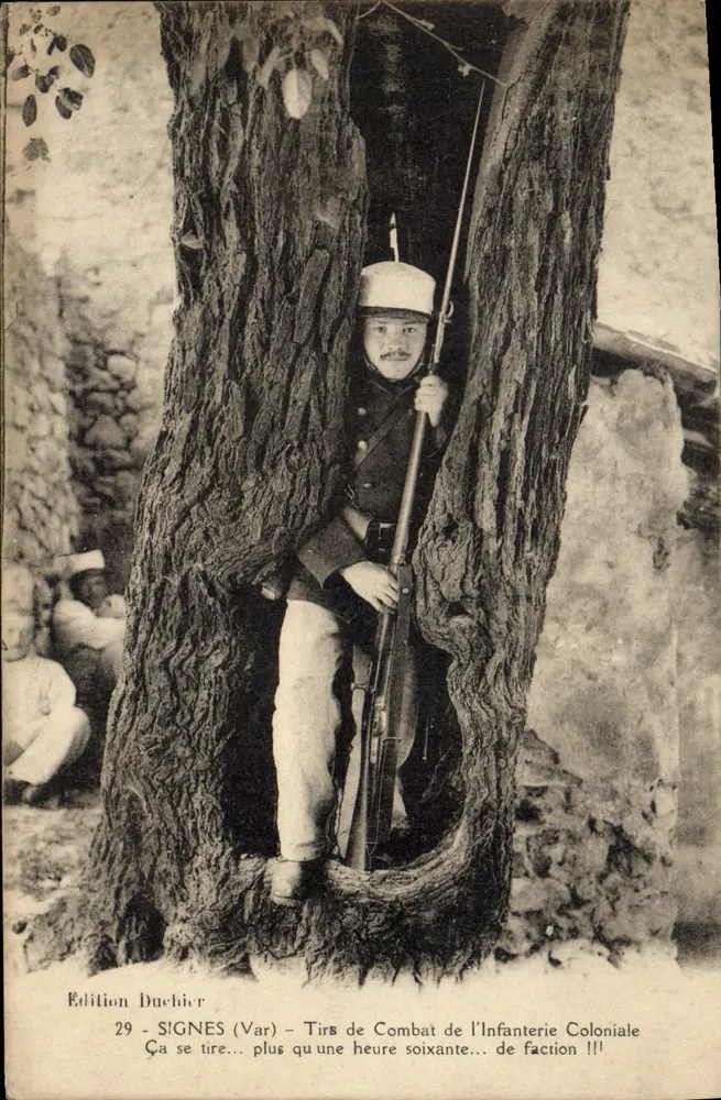 Kolonialsoldat in Kampfposition in einem Baum — Edition Duchier, n°29 - Vorderseite