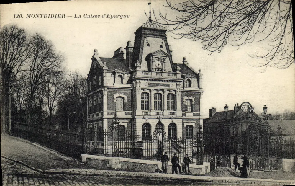 Montdidier — A Caixa de Economia — Photothèque Baudinière, Paris - Frente