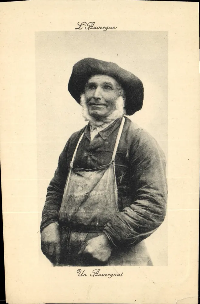 Un Auvergnat — portrait d'un vieil homme en tablier et béret — éditeur L'Auvergne - Frente