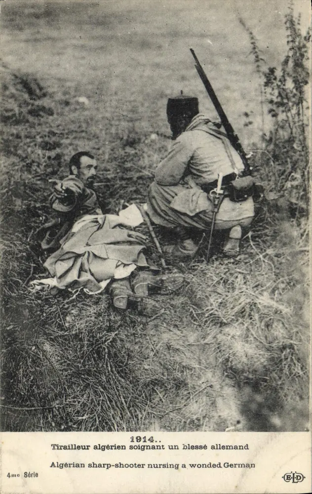 Algerischer Tirailleur, der einen verletzten Deutschen versorgt — 1914 — 4. Serie — Verlag B.P.D. - Vorderseite