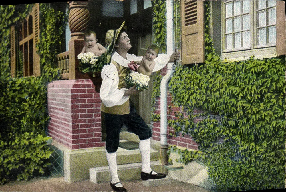 Frau mit zwei Kindern vor einem Haus — Verlag Union postale universelle, Serie III Nr. 346 - Vorderseite
