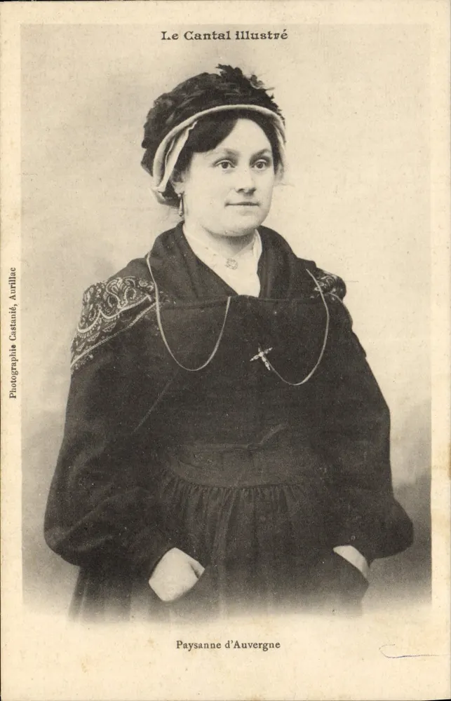 Camponesa da Auvergne — Fotografia Castané, Aurillac — Le Cantal Illustré - Frente
