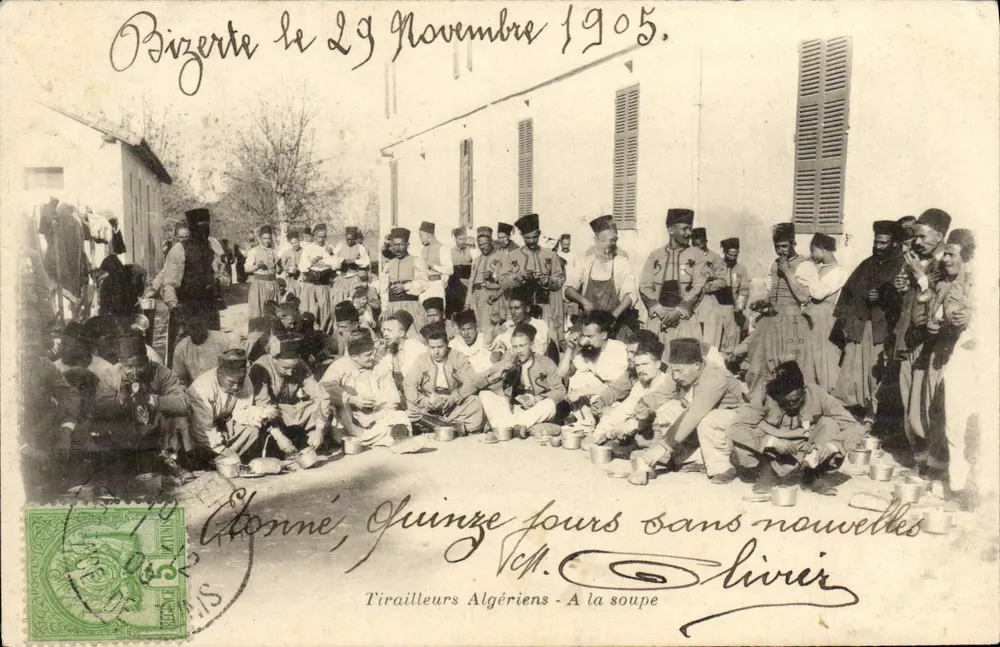 Algerische Tirailleurs — Bei der Suppe — Bizerte, 29. November 1905 — Verlag V. Olivier - Vorderseite