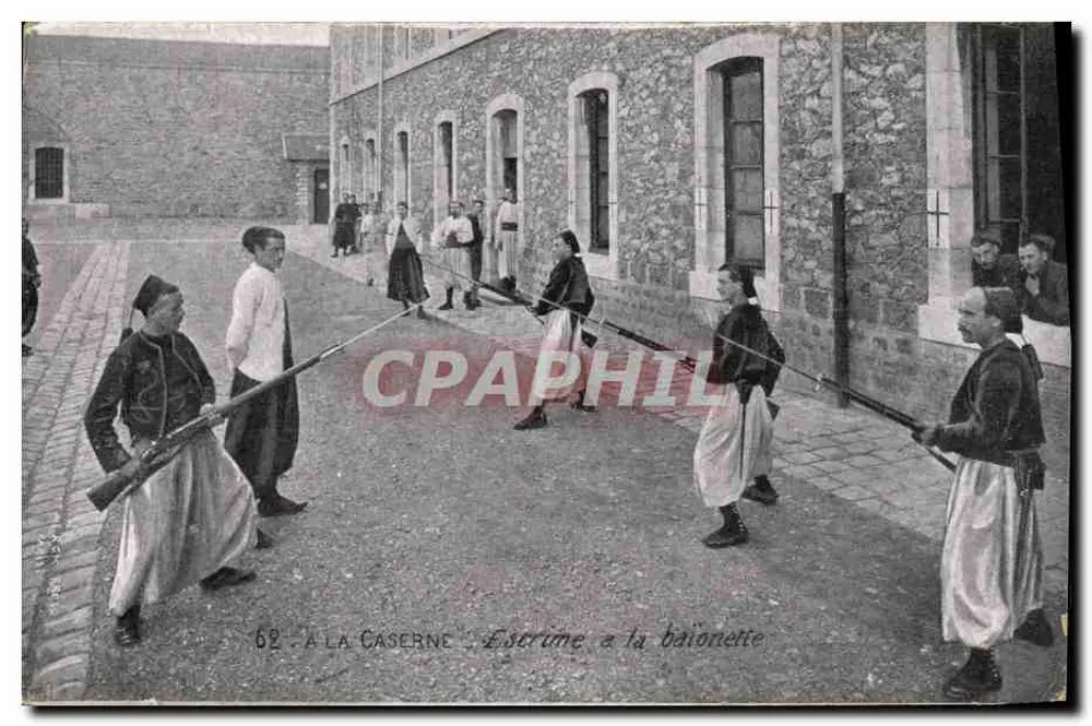 Escrime mit Schwertholz — Auf der Kasernenanlage — Verlag A La Tricoteuse, Marseille - Vorderseite