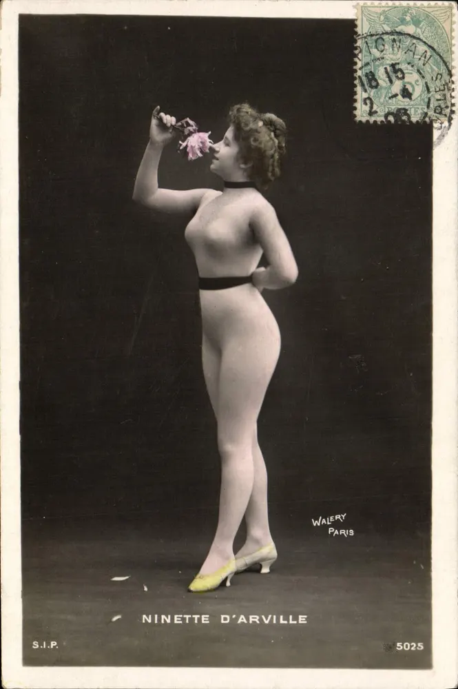 Ninette d'Arville — nackte Tänzerin mit Blume — Walery Paris, n° 5025 - Vorderseite