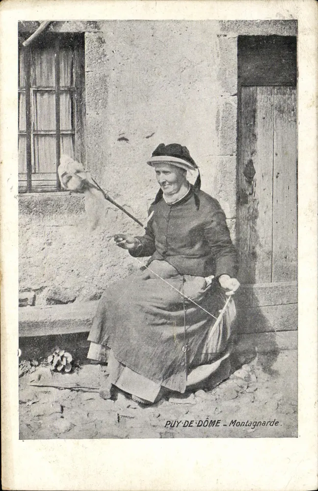 Femme au travail — Montagnarde, Puy-de-Dôme — éditeur non visible - Frente