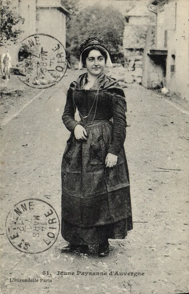 Jovem Camponesa da Auvergne — L'Hirondelle, Paris — n°51 - Frente