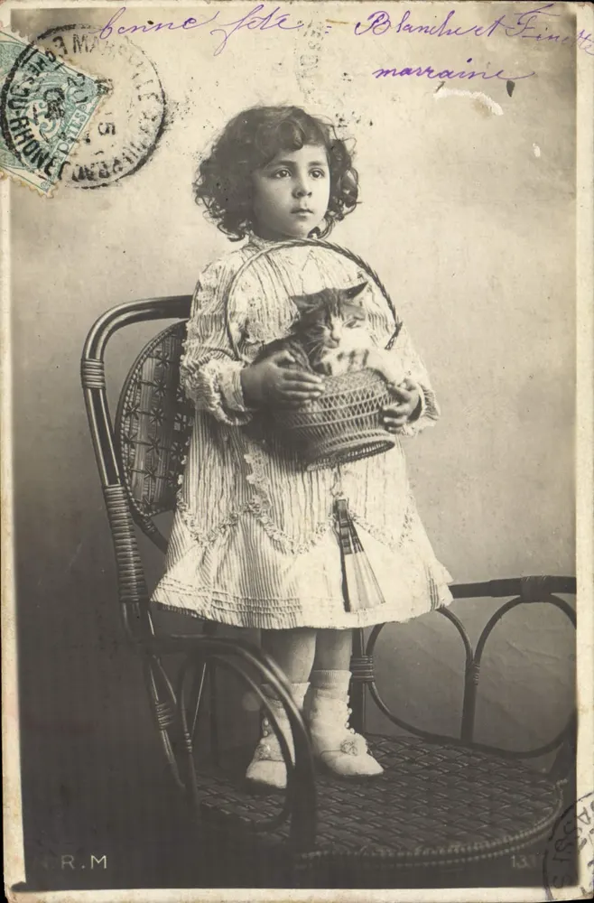 Menina com gato em um cesto — R.M. — n°133 - Frente