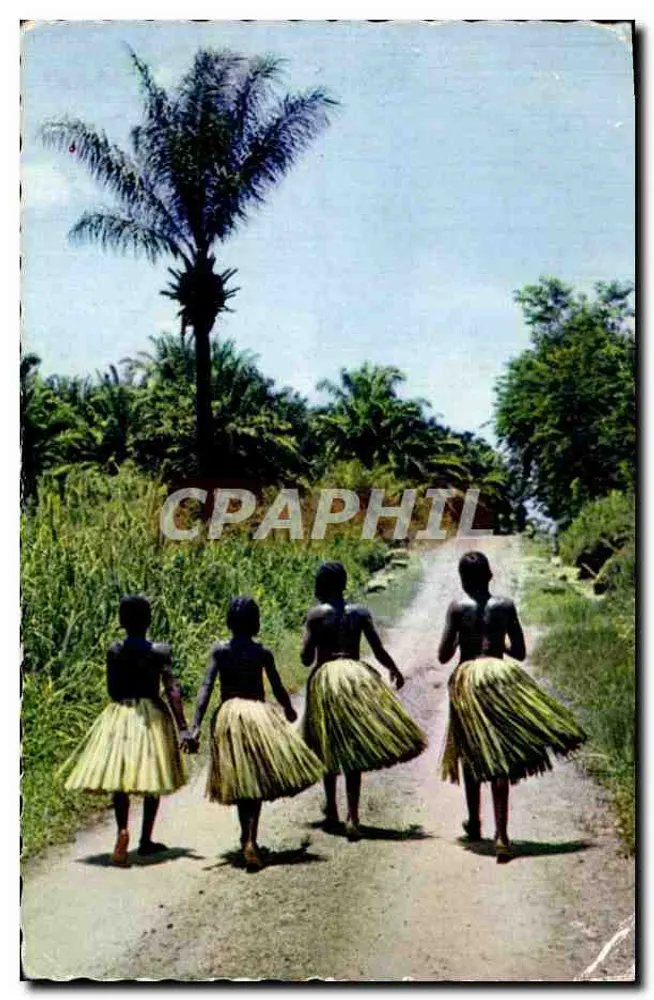 Vier junge Mädchen in Tanzkleidern — Afrika — Éditions HOA-QUI, n°3231 - Vorderseite