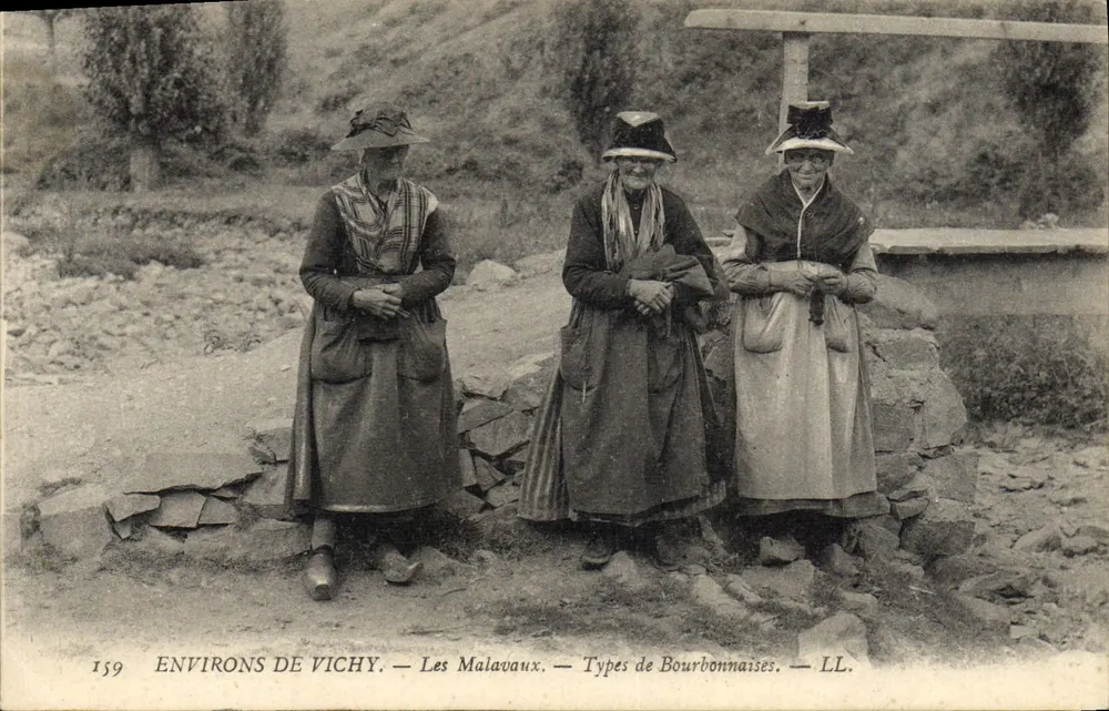 Arredores de Vichy — Les Malavaux — Tipos de Bourbonnaises — LL. - Frente