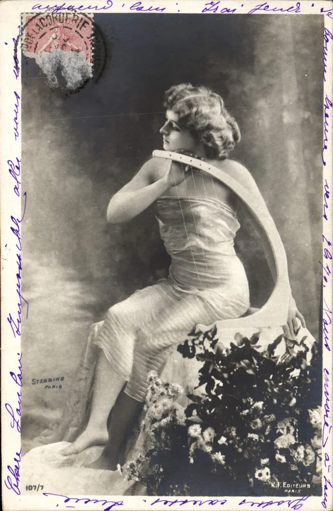 Frau, die die Harfe spielt — Photographie — K.F. Editeurs Paris, n° 107/7 - Vorderseite