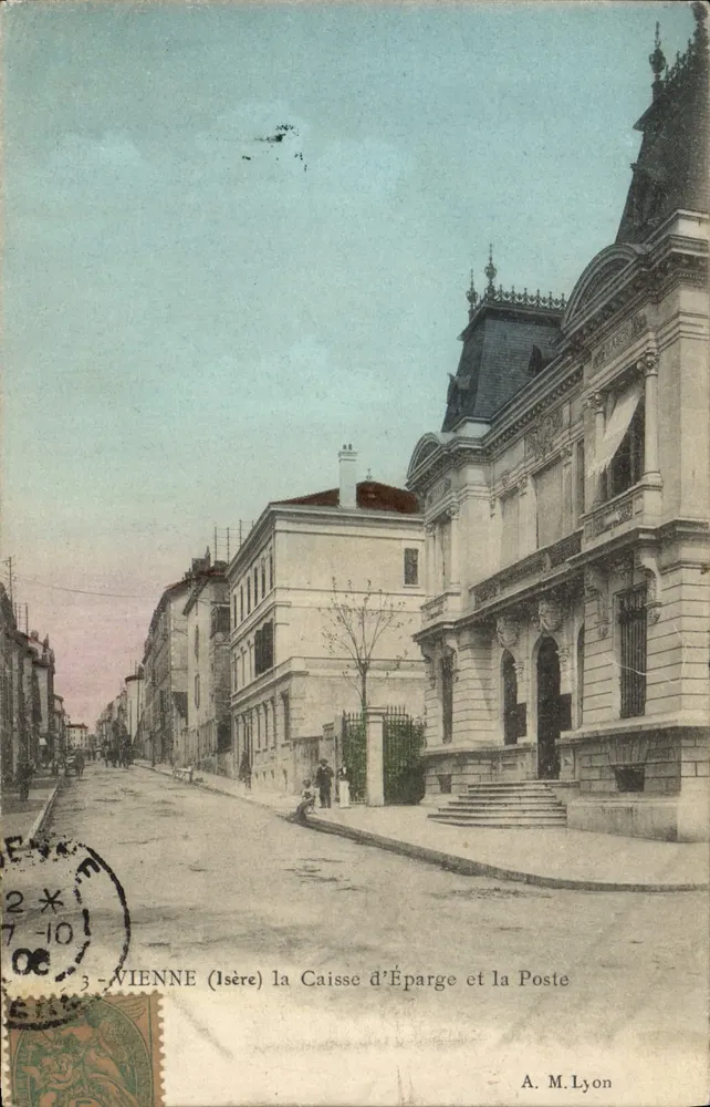 Viena (Isère) a Caixa de Poupança e a Correios — A. M. Lyon - Frente