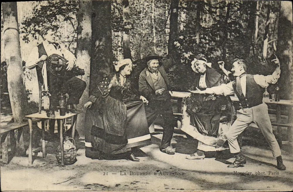 A Boukrée d'Auvergne — cena de festa florestal — Moussier, fot. Paris - Frente