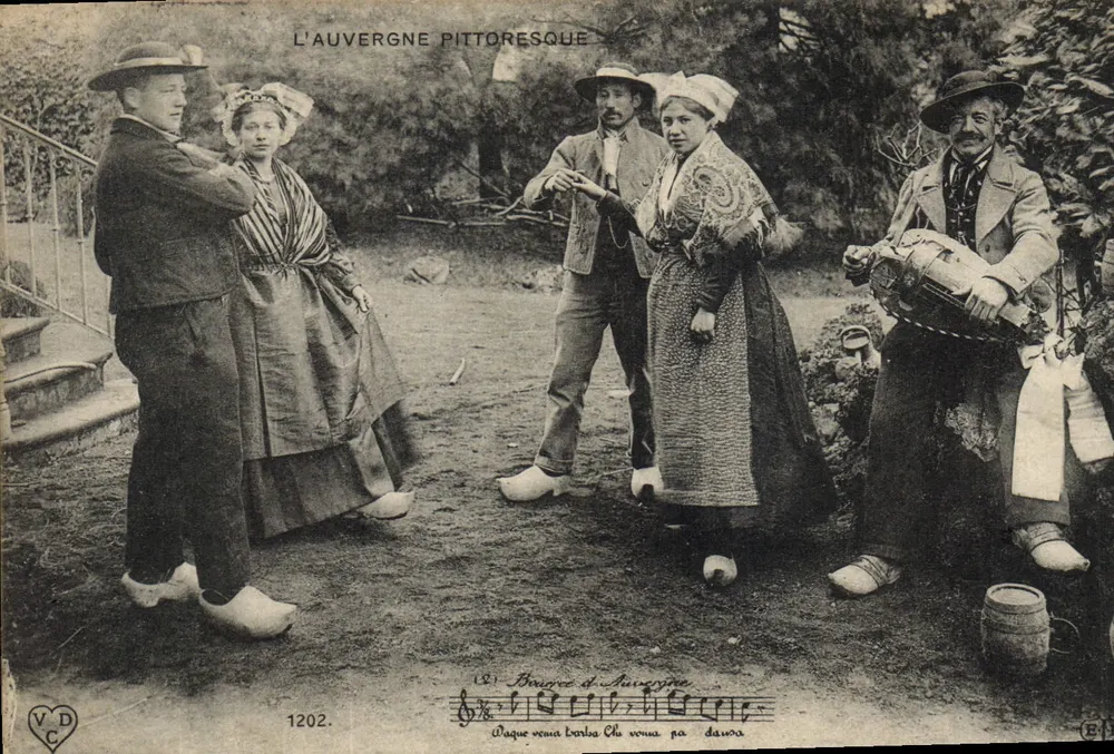 A Auvergne pitoresca — cena de dança com músico — V.D.C. n°1202 - Frente