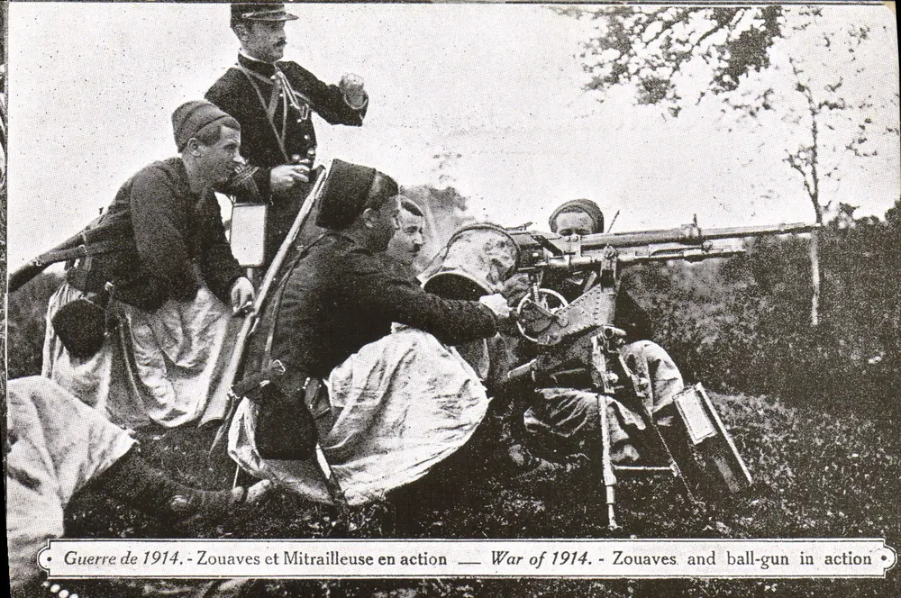 Krieg 1914 - Zouaves und Maschinengewehr in Aktion — P. Schneider & Cie, Gray, Imp. - Vorderseite