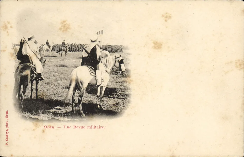 Oran — Eine Militärparade — P. Craveyn, phot. Oran - Vorderseite
