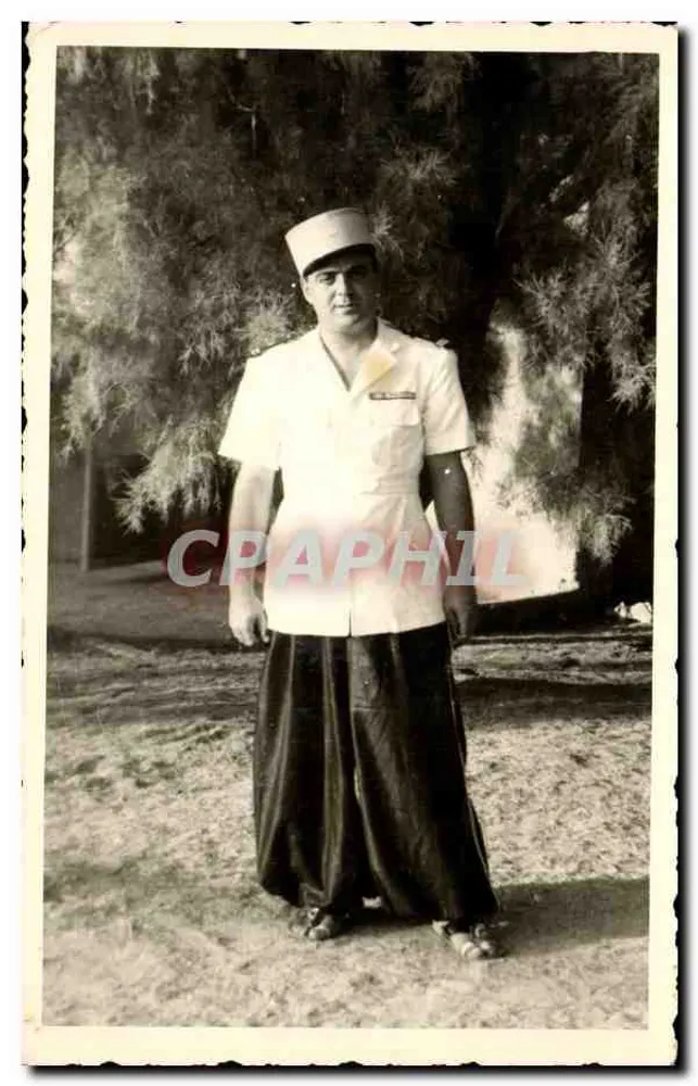 Soldado em uniforme — fundo arborizado — número de série não visível - Frente