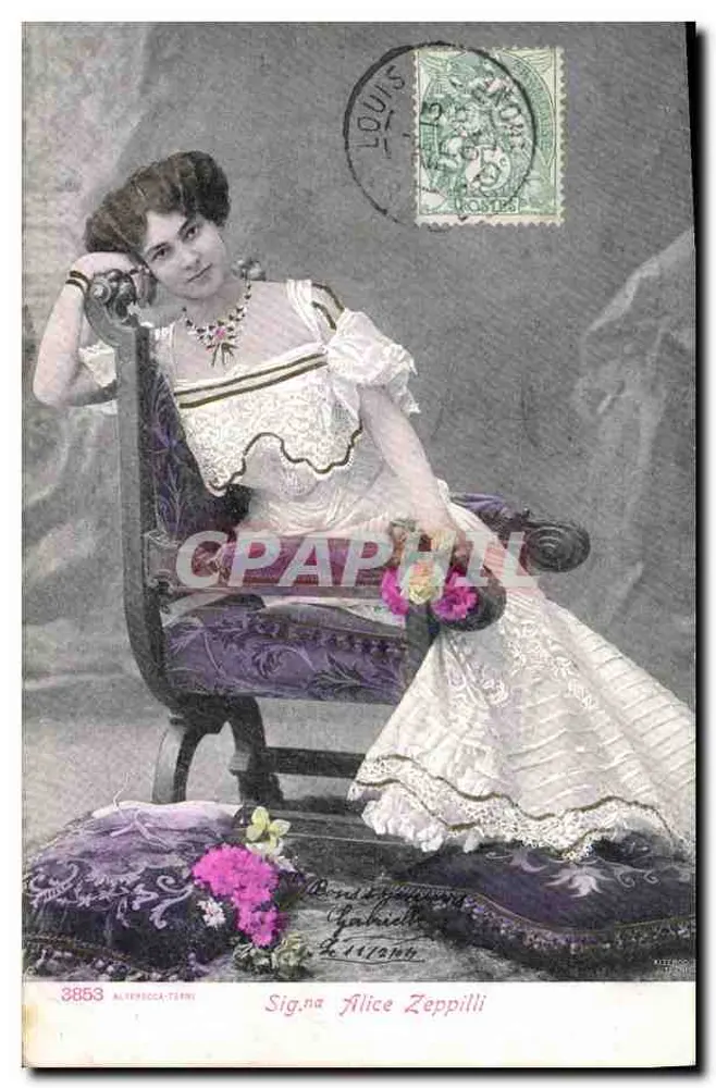 Sig.na Alice Zeppilli — Frauenporträt in weißem Kleid — Verlag Gabrielli, Serie 3853 - Vorderseite